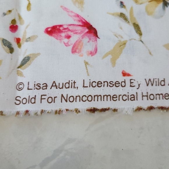 2 Pieces Lisa Audit Fabric 44"x45", 36"x44.5" - Picture 14 of 16